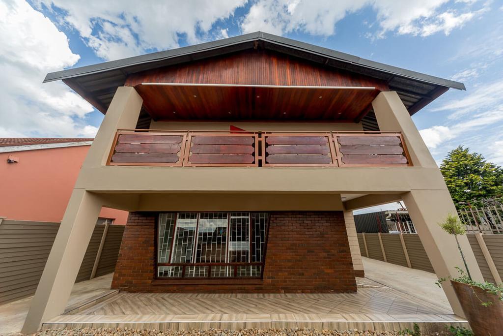 The Musafer Travel Lodge Pietermaritzburg Exterior photo